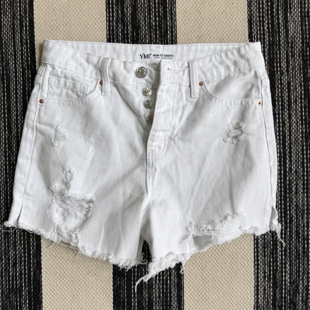 YMI‎ Short Women's White Buttons Fly Mom Fit Jean Shorts Size 26